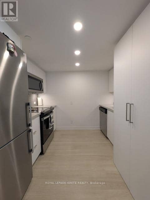 418 - 30 Tretti Way — photo 2 of 12