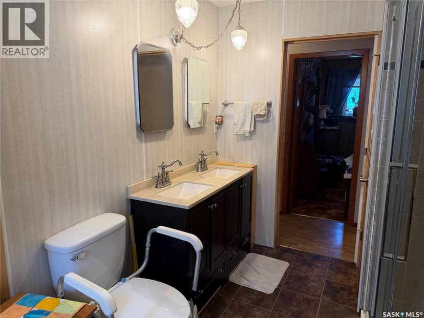 205 Pipestone AVENUE — photo 13 of 30