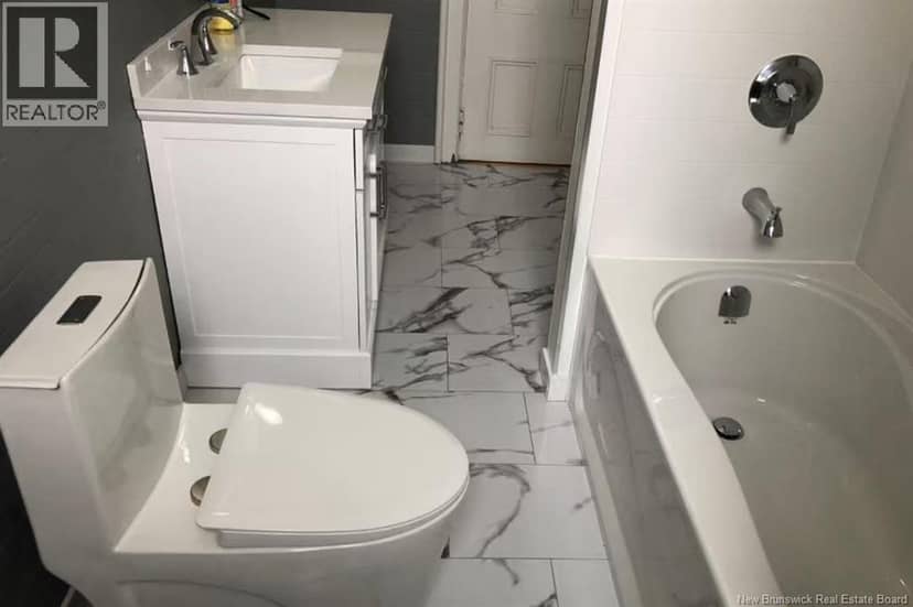 2-4 Douglas Avenue — photo 32 of 40