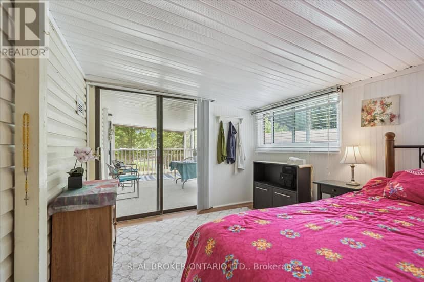 157 Cedar Crescent — photo 12 of 36