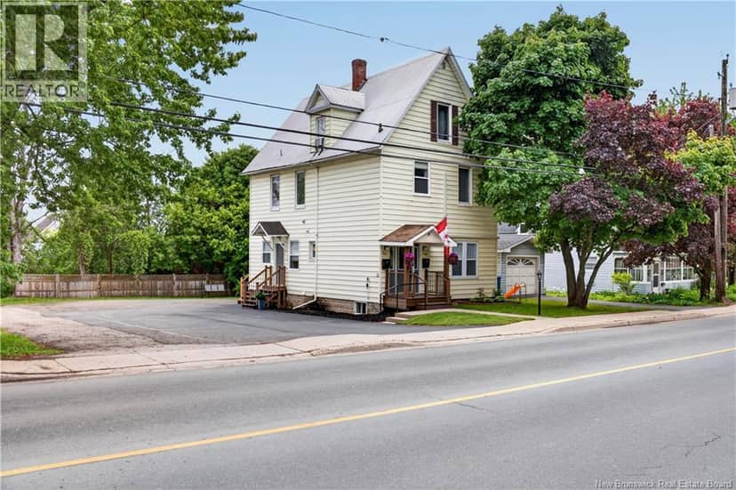 114 Pleasant Street — photo 1 of 40