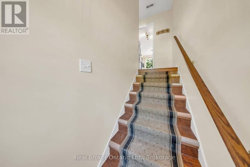 90 - 49 Rhonda Road — photo 8 of 37