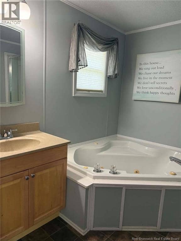 26 Crosby Crescent — photo 13 of 18