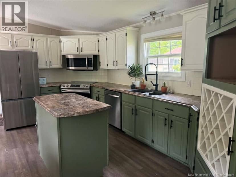 26 Crosby Crescent — photo 6 of 18