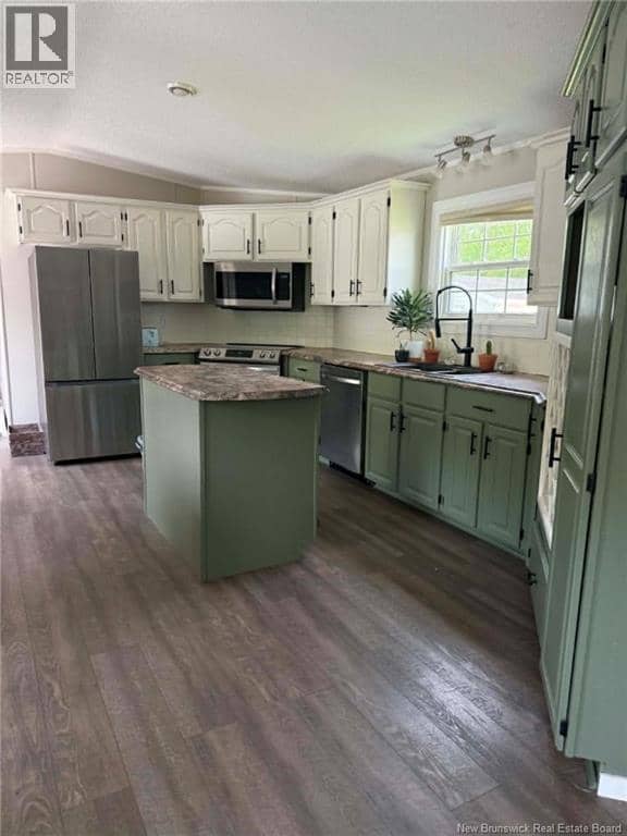 26 Crosby Crescent — photo 8 of 18