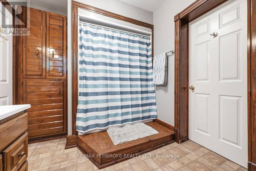 558 Mackay Street — photo 25 of 40