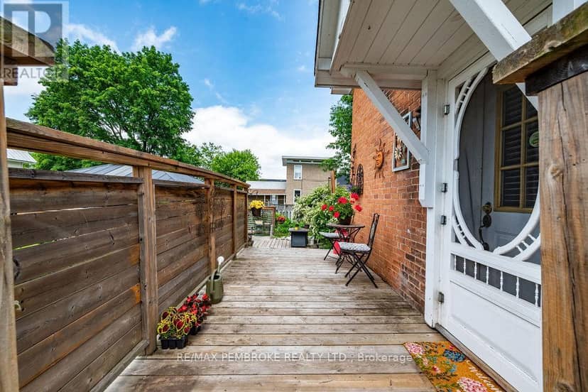 558 Mackay Street — photo 40 of 40