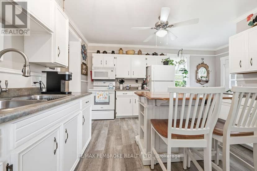 558 Mackay Street — photo 7 of 40