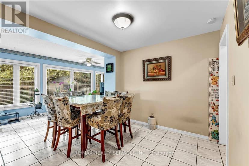 16 Major William Sharpe Drive E — photo 12 of 40