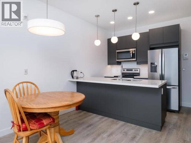 305-100 Keish Street — photo 7 of 19