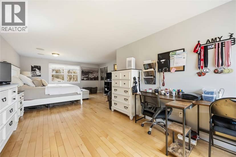 1104 Cathcart Boulevard — photo 17 of 40