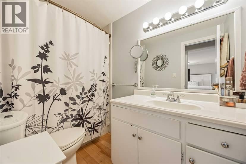 1104 Cathcart Boulevard — photo 18 of 40