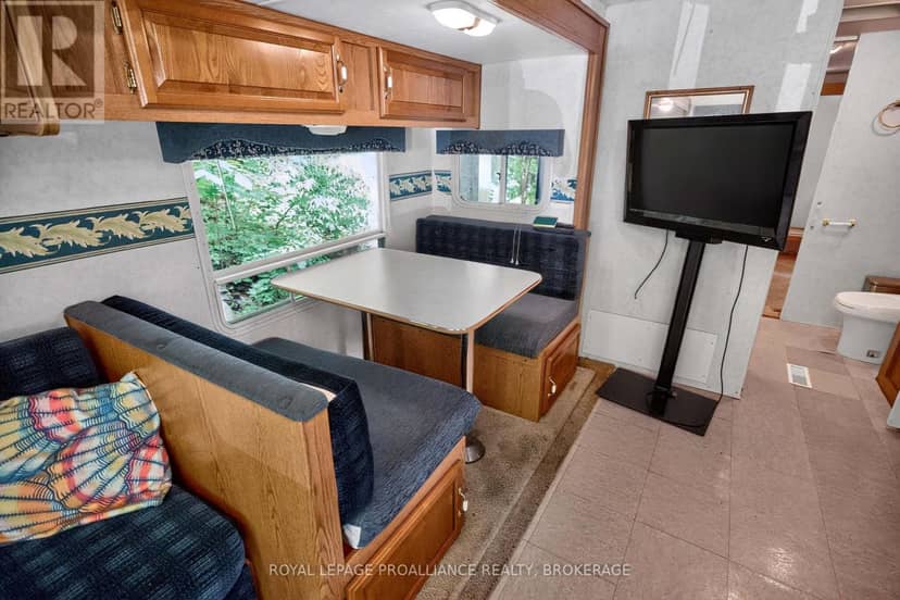 33 - 9 Glenford Lane — photo 18 of 40