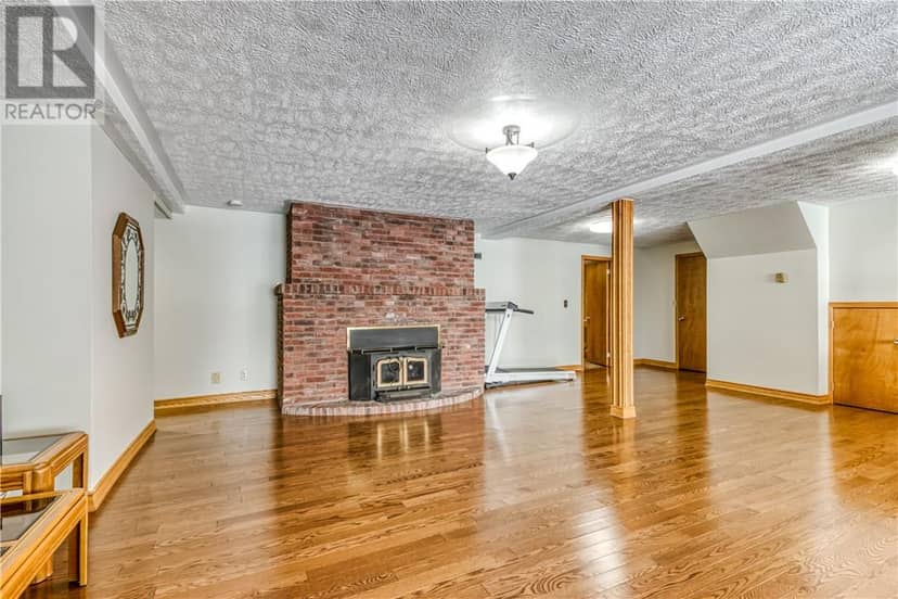 647 Kirkwood Drive — photo 34 of 40