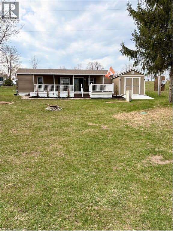 232352 2 WGR Concession — photo 1 of 16