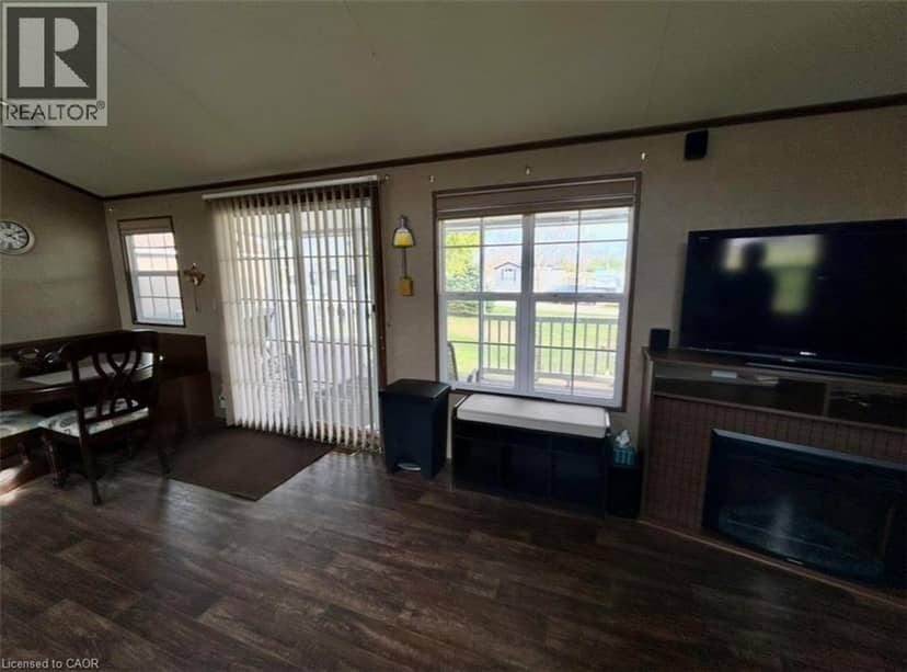 232352 2 WGR Concession — photo 11 of 16