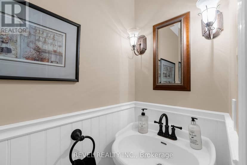 33 Falling Brook Drive — photo 13 of 38