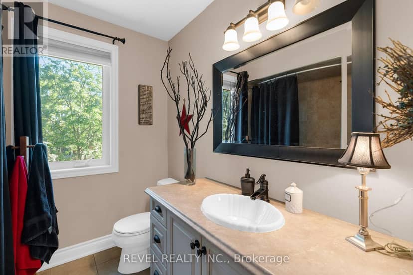 33 Falling Brook Drive — photo 20 of 38
