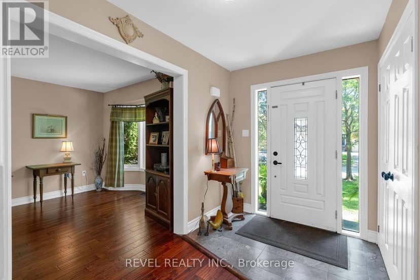 33 Falling Brook Drive — photo 3 of 38