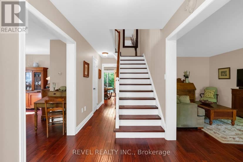 33 Falling Brook Drive — photo 4 of 38