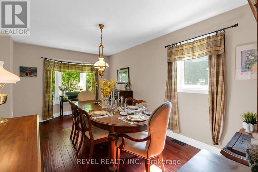 33 Falling Brook Drive — photo 7 of 38