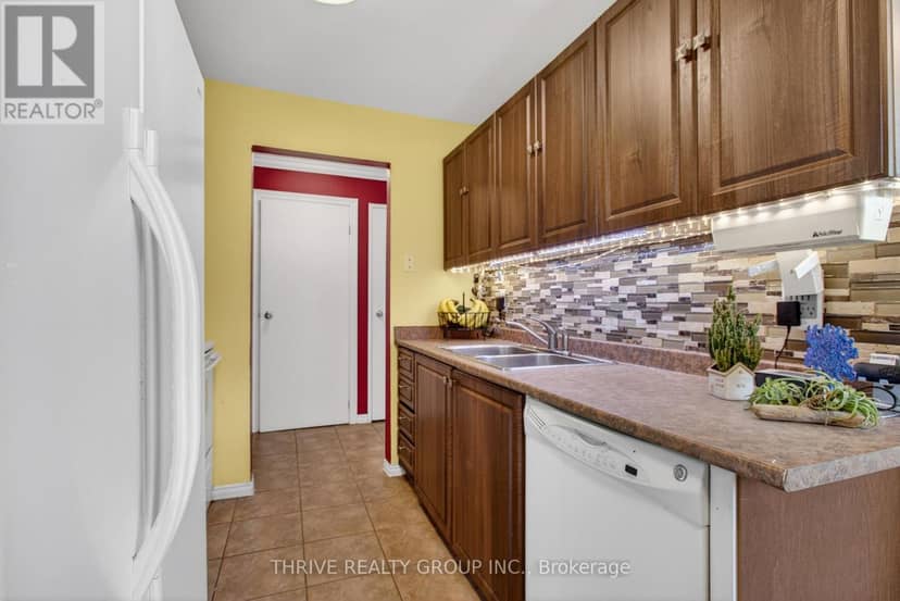 401 - 75 Huxley Street, London South, photo 3