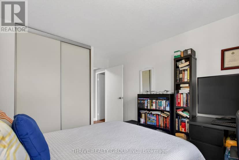401 - 75 Huxley Street, London South, photo 8