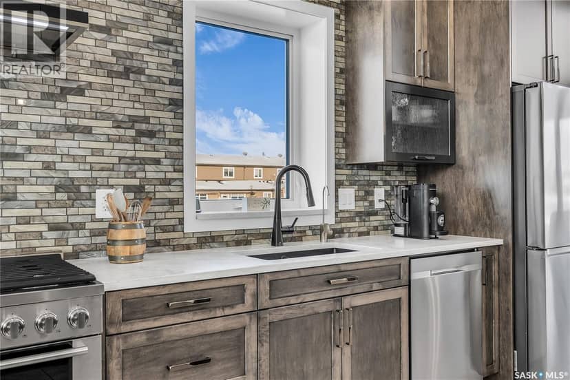 7 Loewen COURT — photo 14 of 40