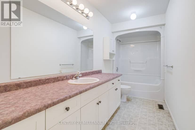 402047 County Rd 15 — photo 15 of 40
