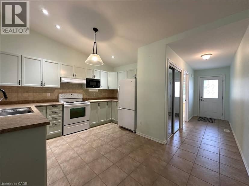 510 QUEENSWAY Street W Unit# 38 — photo 16 of 40