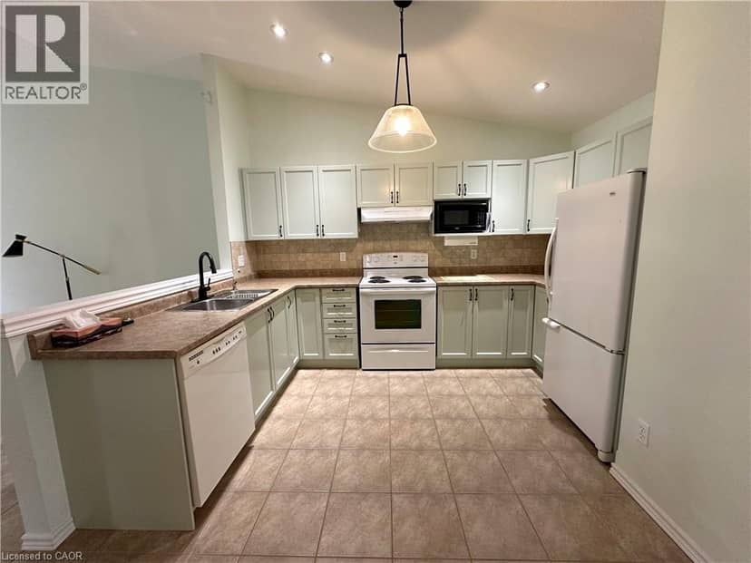 510 QUEENSWAY Street W Unit# 38 — photo 17 of 40