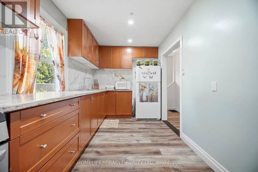18 Glengrove Avenue — photo 15 of 40
