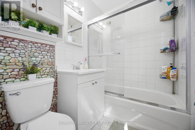 18 Glengrove Avenue — photo 17 of 40