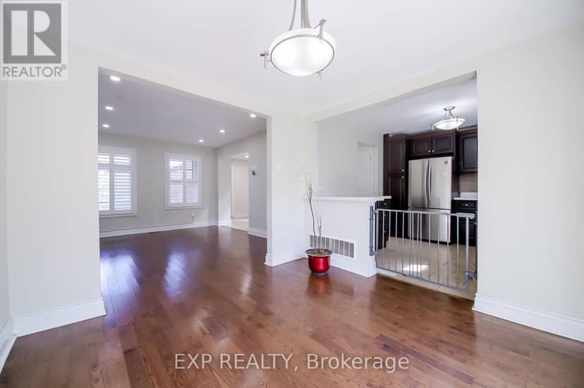 692 Sultana Square — photo 11 of 40