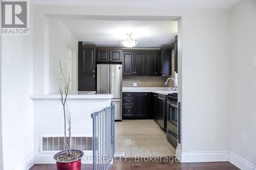 692 Sultana Square — photo 15 of 40
