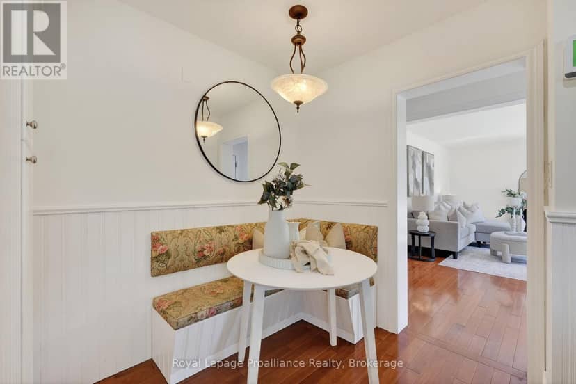 951 D'Arcy Street — photo 11 of 40