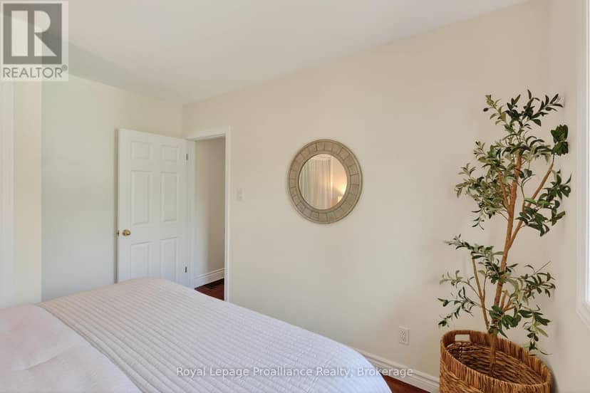951 D'Arcy Street — photo 23 of 40