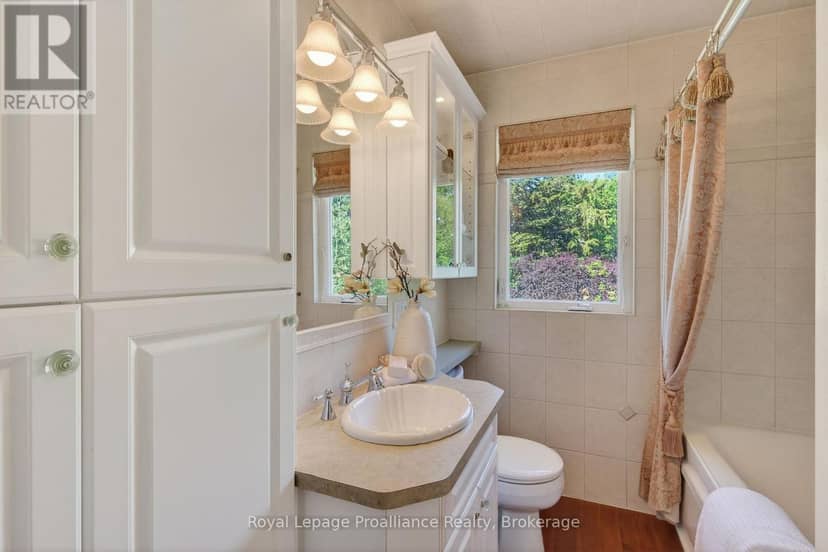951 D'Arcy Street — photo 25 of 40