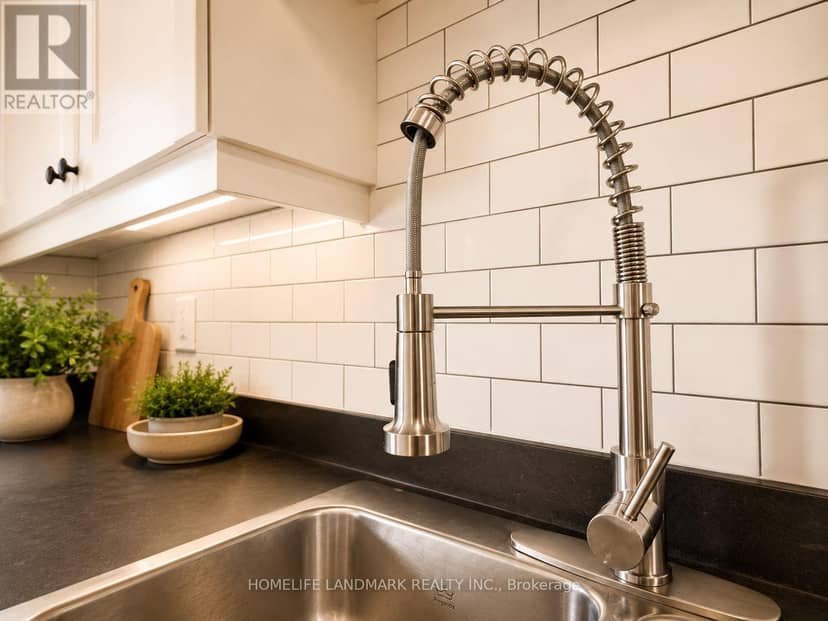 111 Penetang Street — photo 10 of 24