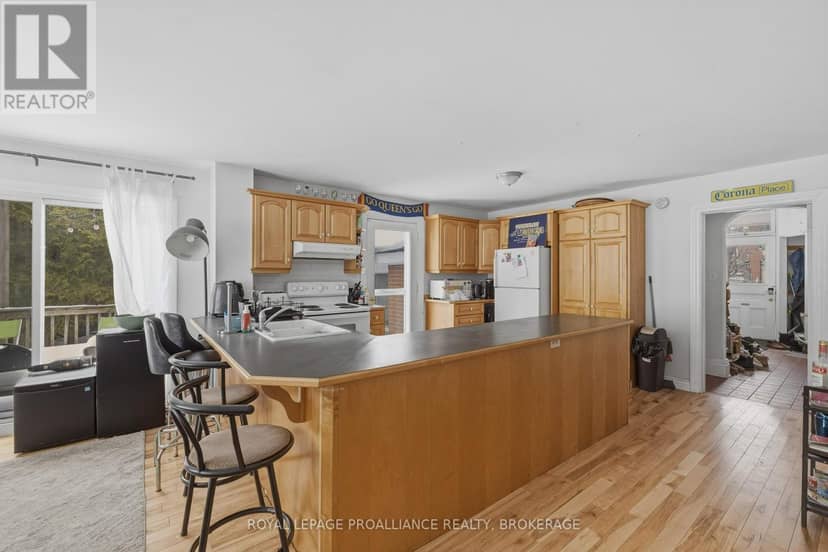 279 Frontenac Street — photo 10 of 40