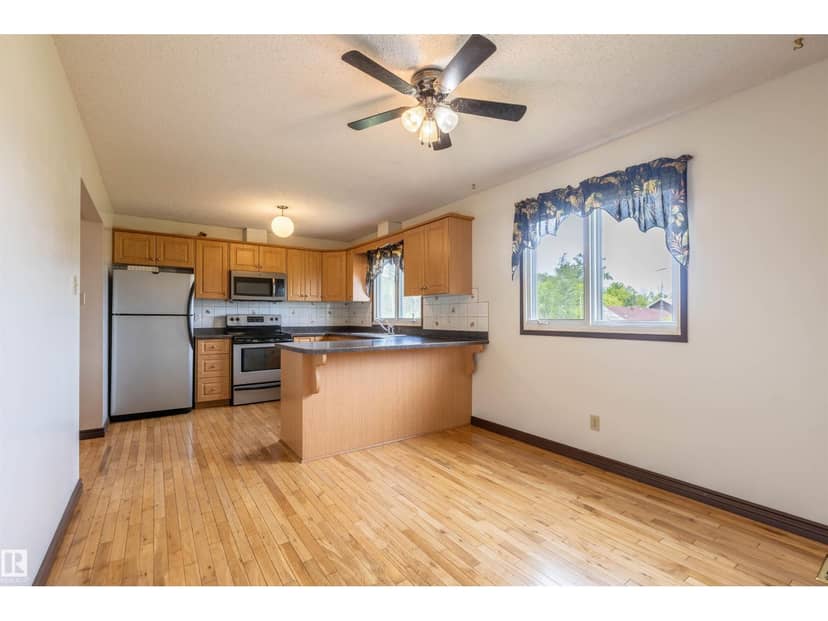 3706 50 ST — photo 10 of 40