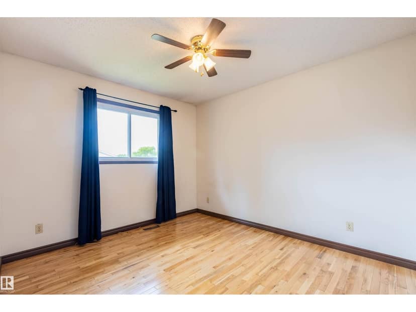 3706 50 ST — photo 12 of 40