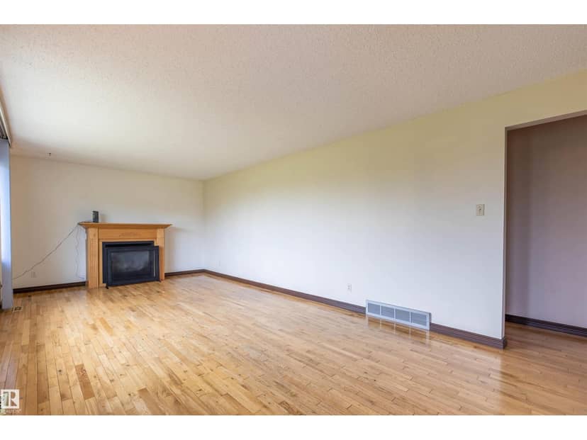3706 50 ST — photo 18 of 40