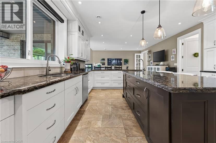 4580 CHERRY Avenue — photo 14 of 40