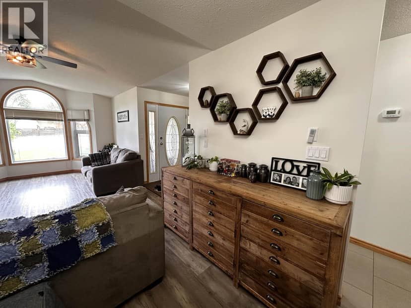5512 MINNAKER CRESCENT, Fort Nelson, photo 6