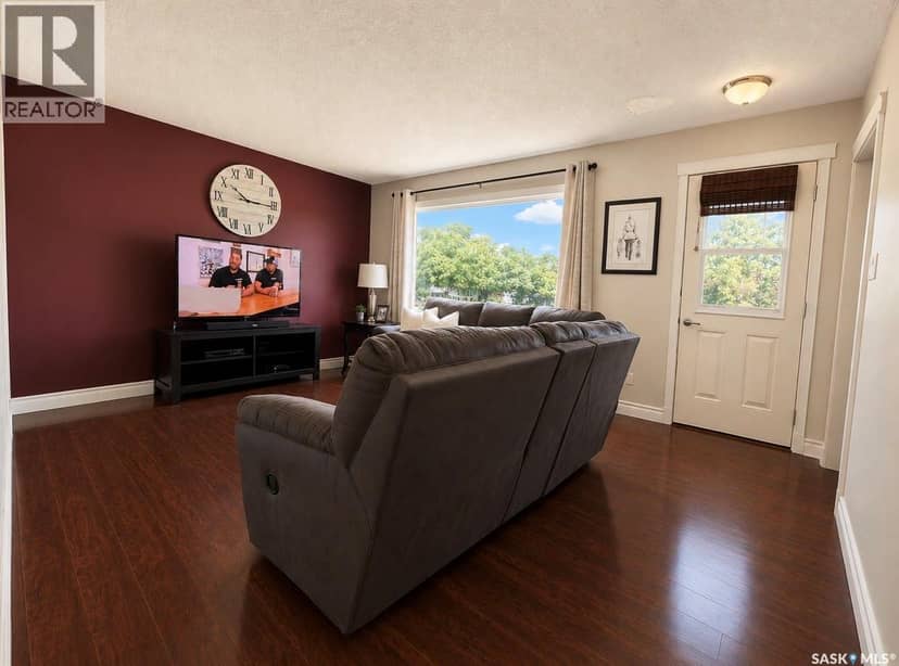 915 Maple DRIVE — photo 11 of 24