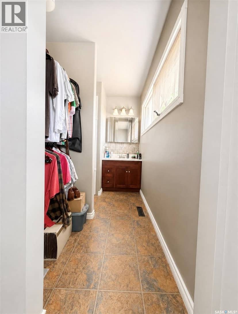 915 Maple DRIVE — photo 16 of 24