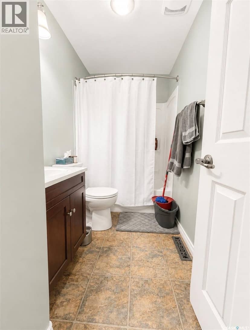 915 Maple DRIVE — photo 18 of 24