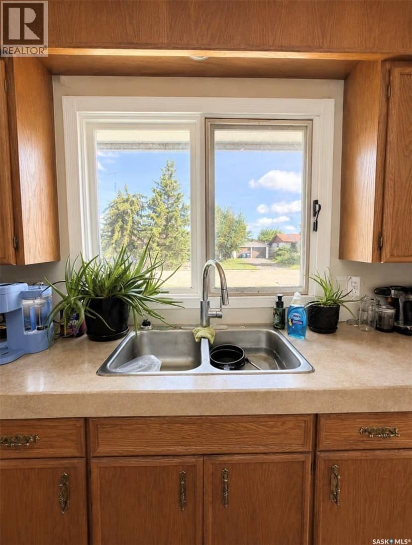 915 Maple DRIVE — photo 9 of 24