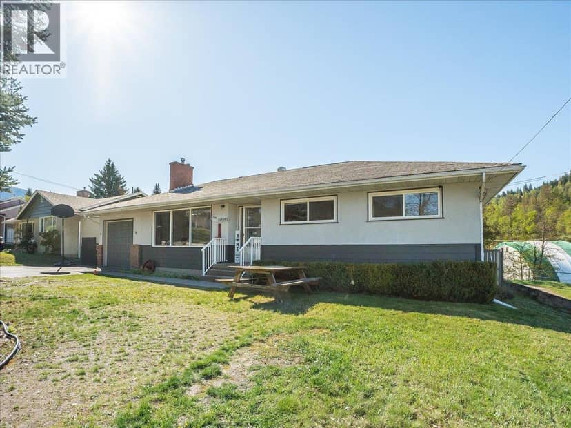 814 10th Street, Castlegar